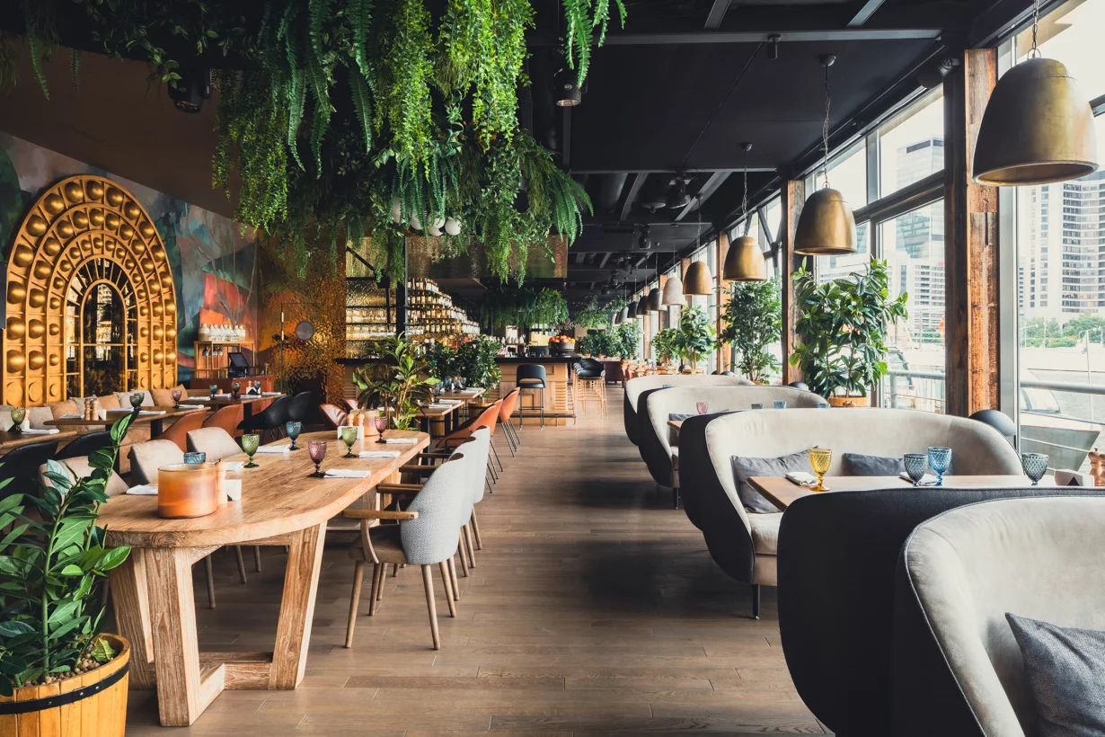 Интерьер/Экстерьер/Банкетная зона/Бар/Стол для двоих/Вход/Главный зал/Lounge зона ресторан Тбилиси фото
