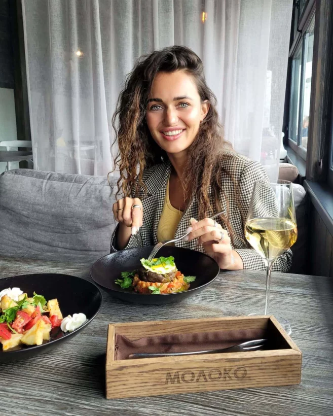 Интерьер/Экстерьер/Банкетная зона/Бар/Стол для двоих/Вход/Главный зал/Lounge зона ресторан Молоко фото