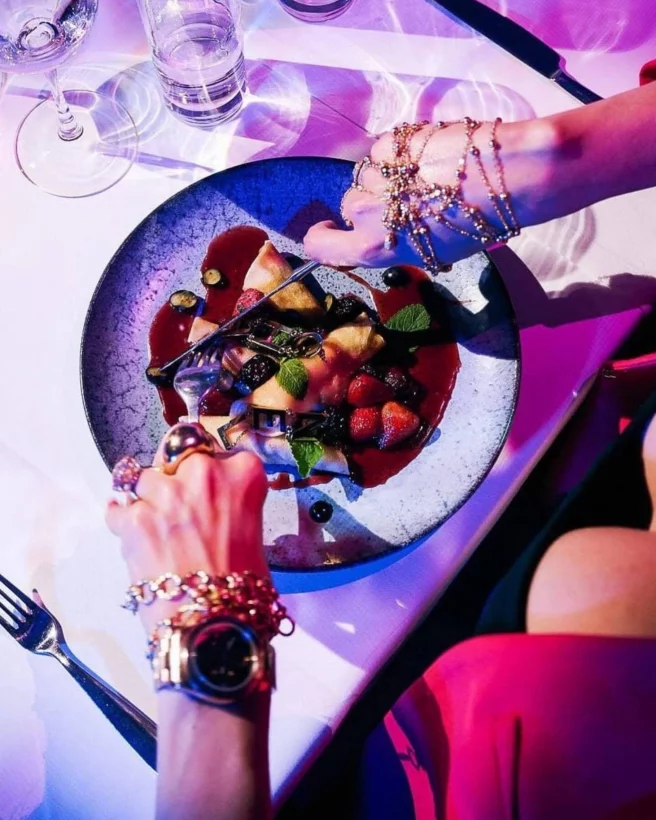 Интерьер/Экстерьер/Банкетная зона/Бар/Стол для двоих/Вход/Главный зал/Lounge зона ресторан Графский парк фото