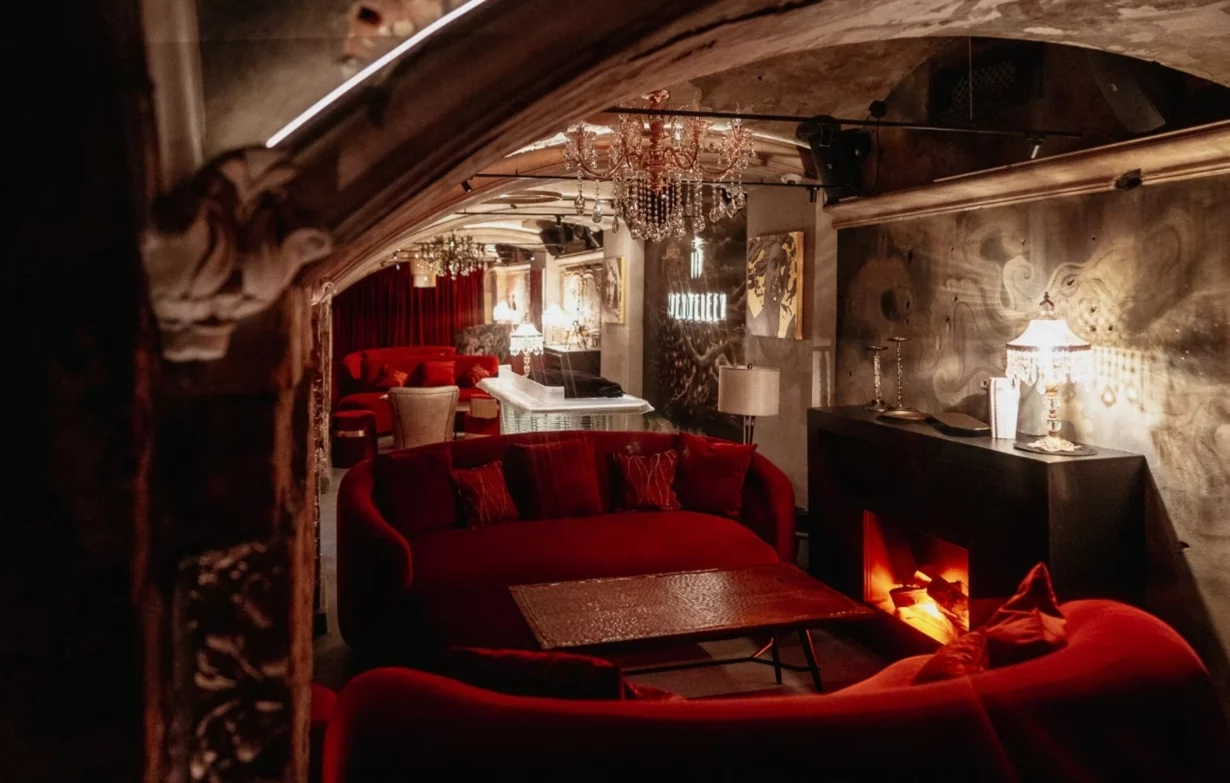 Интерьер/Экстерьер/Банкетная зона/Бар/Стол для двоих/Вход/Главный зал/Lounge зона бар Mendeleev Bar & Music фото