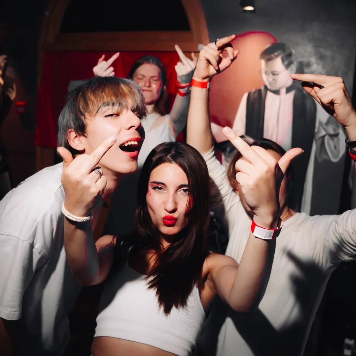 Интерьер/Экстерьер/Банкетная зона/Бар/Стол для двоих/Вход/Главный зал/Lounge зона бар Nebar фото