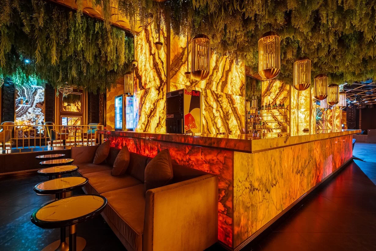 Интерьер/Экстерьер/Банкетная зона/Бар/Стол для двоих/Вход/Главный зал/Lounge зона клуб Project фото