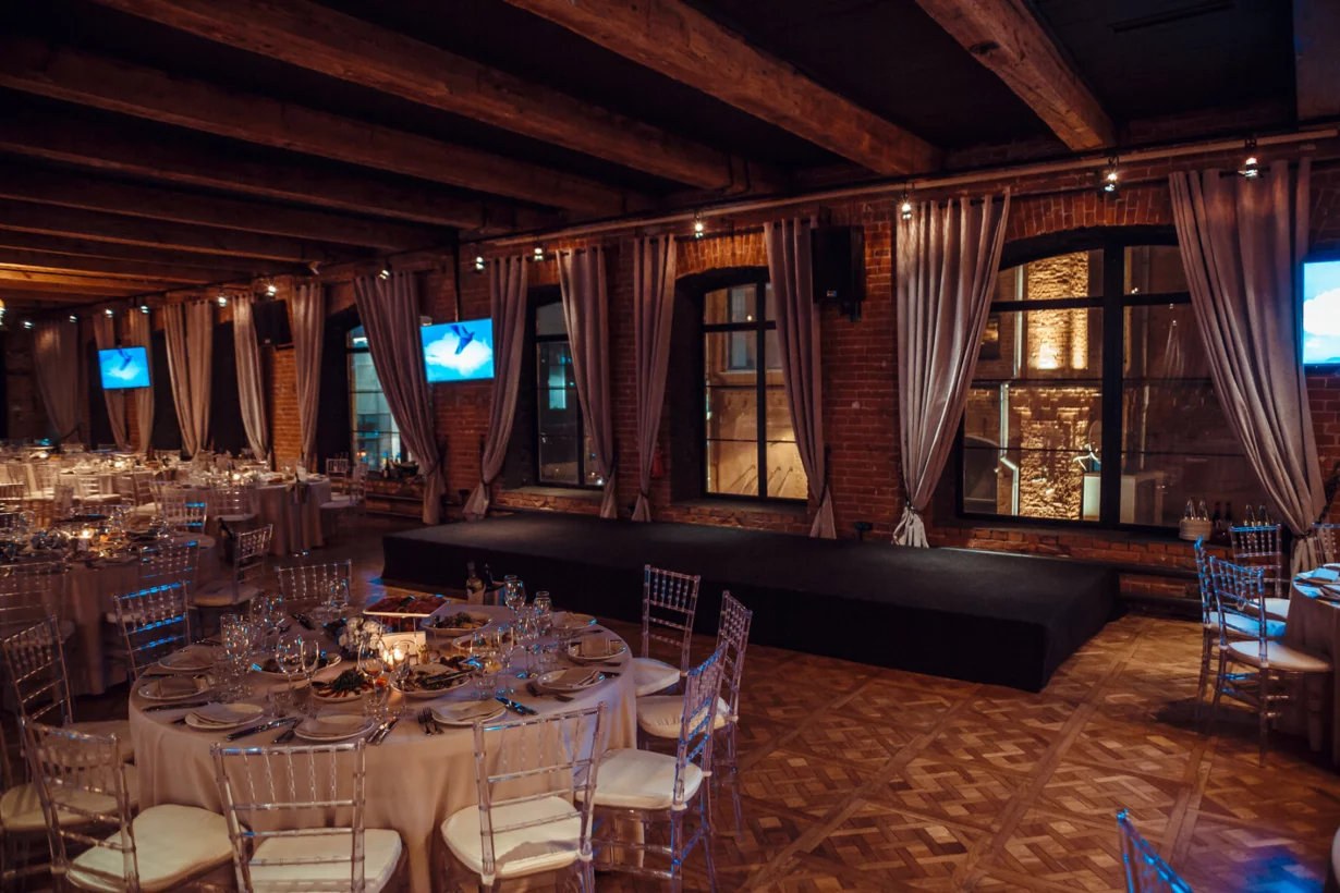 Интерьер/Экстерьер/Банкетная зона/Бар/Стол для двоих/Вход/Главный зал/Lounge зона банкетный зал Rochdale Hall фото