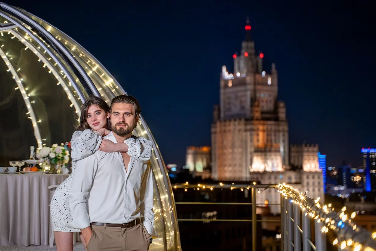 Интерьер/Экстерьер/Банкетная зона/Бар/Стол для двоих/Вход/Главный зал/Lounge зона лофт One Love фото