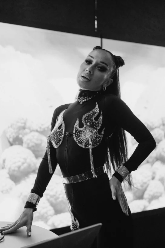 Интерьер/Экстерьер/Банкетная зона/Бар/Стол для двоих/Вход/Главный зал/Lounge зона караоке-клуб Tunes фото