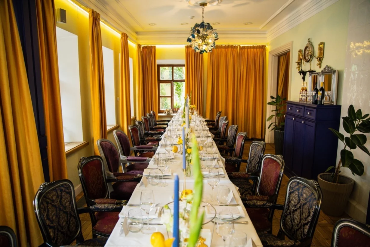 Интерьер/Экстерьер/Банкетная зона/Бар/Стол для двоих/Вход/Главный зал/Lounge зона ресторан Lauren Parker фото