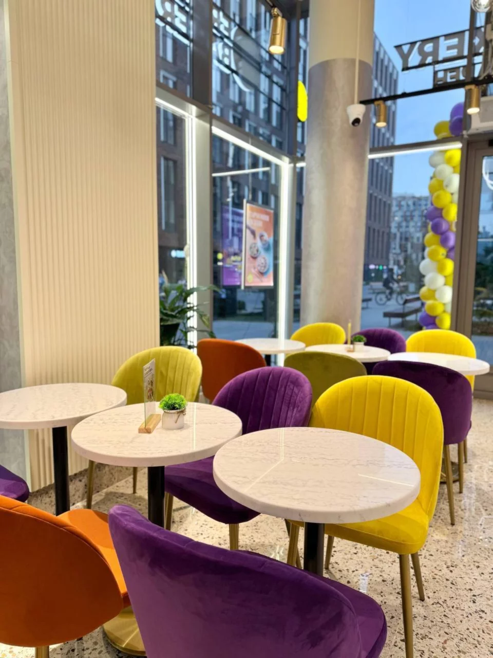 Интерьер/Экстерьер/Банкетная зона/Бар/Стол для двоих/Вход/Главный зал/Lounge зона пекарня French Bakery SeDelice фото