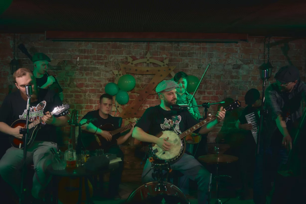 Интерьер/Экстерьер/Банкетная зона/Бар/Стол для двоих/Вход/Главный зал/Lounge зона бар Другой Zombie бар фото