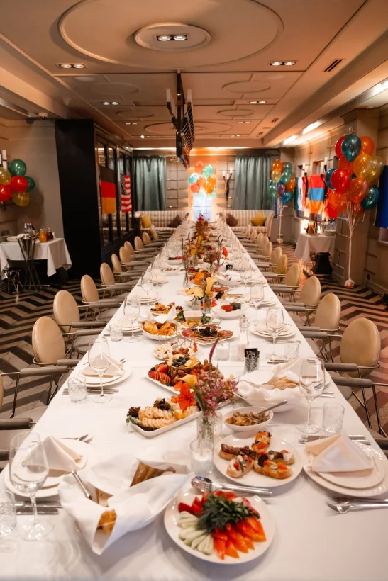 Интерьер/Экстерьер/Банкетная зона/Бар/Стол для двоих/Вход/Главный зал/Lounge зона ресторан Кампус  / ex SomeMeat фото