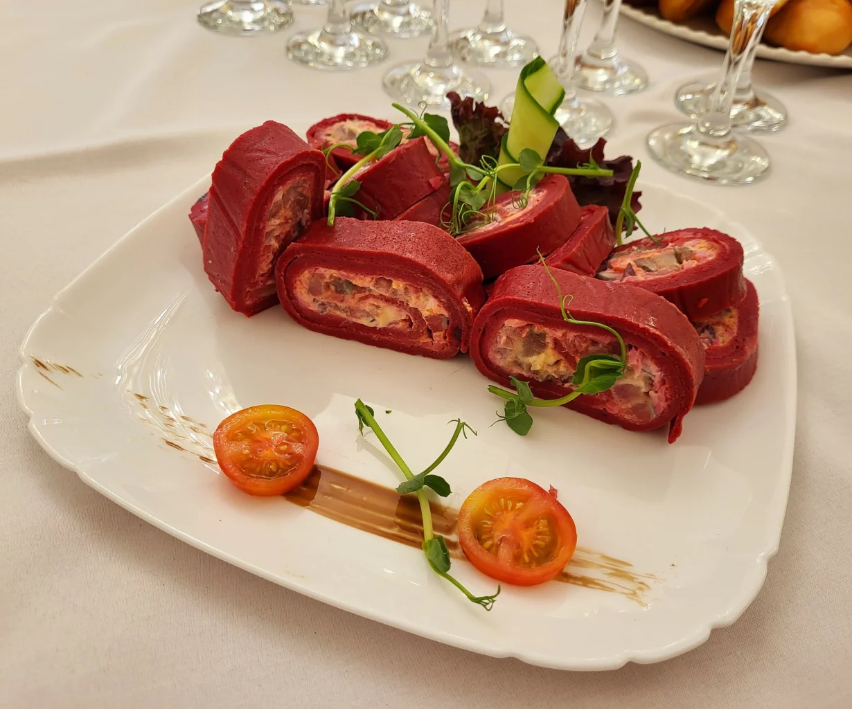 Интерьер/Экстерьер/Банкетная зона/Бар/Стол для двоих/Вход/Главный зал/Lounge зона кафе Яшма фото