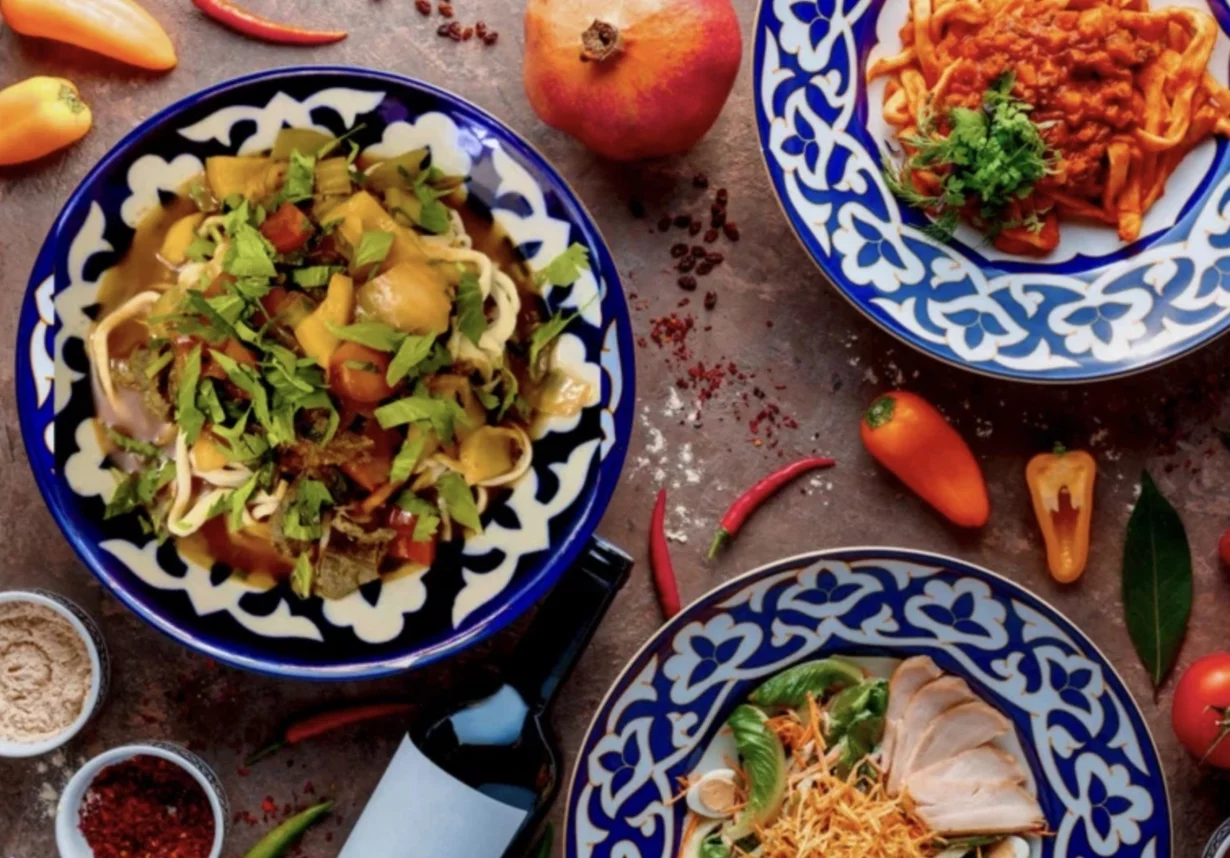 Интерьер/Экстерьер/Банкетная зона/Бар/Стол для двоих/Вход/Главный зал/Lounge зона ресторан Ниязбек фото