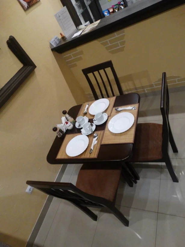 Интерьер/Экстерьер/Банкетная зона/Бар/Стол для двоих/Вход/Главный зал/Lounge зона кафе ПридворовЪ фото