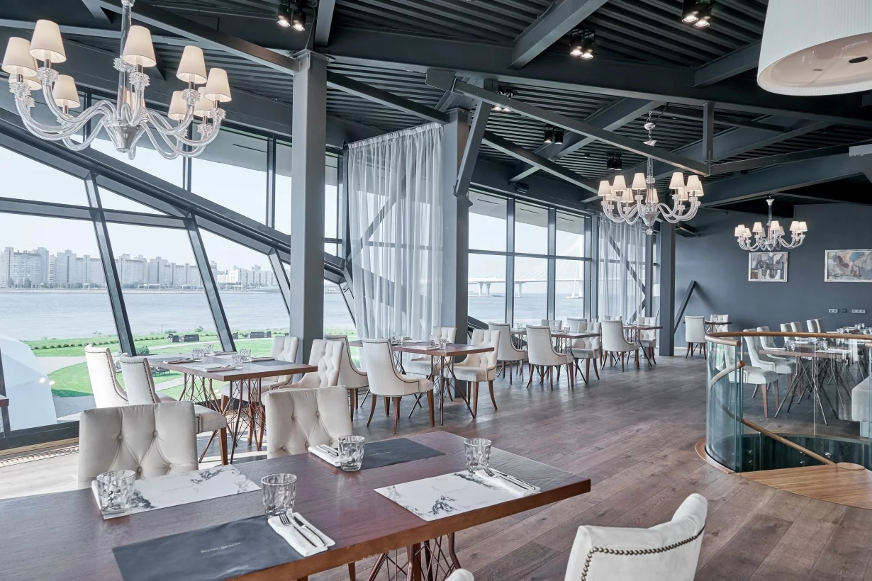 Каминный зал Royal Beach