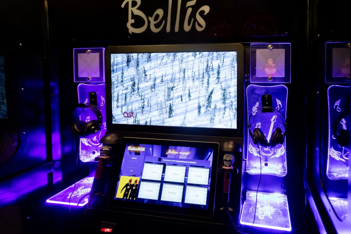 Интерьер/Экстерьер/Банкетная зона/Бар/Стол для двоих/Вход/Главный зал/Lounge зона караоке-клуб Bellis фото