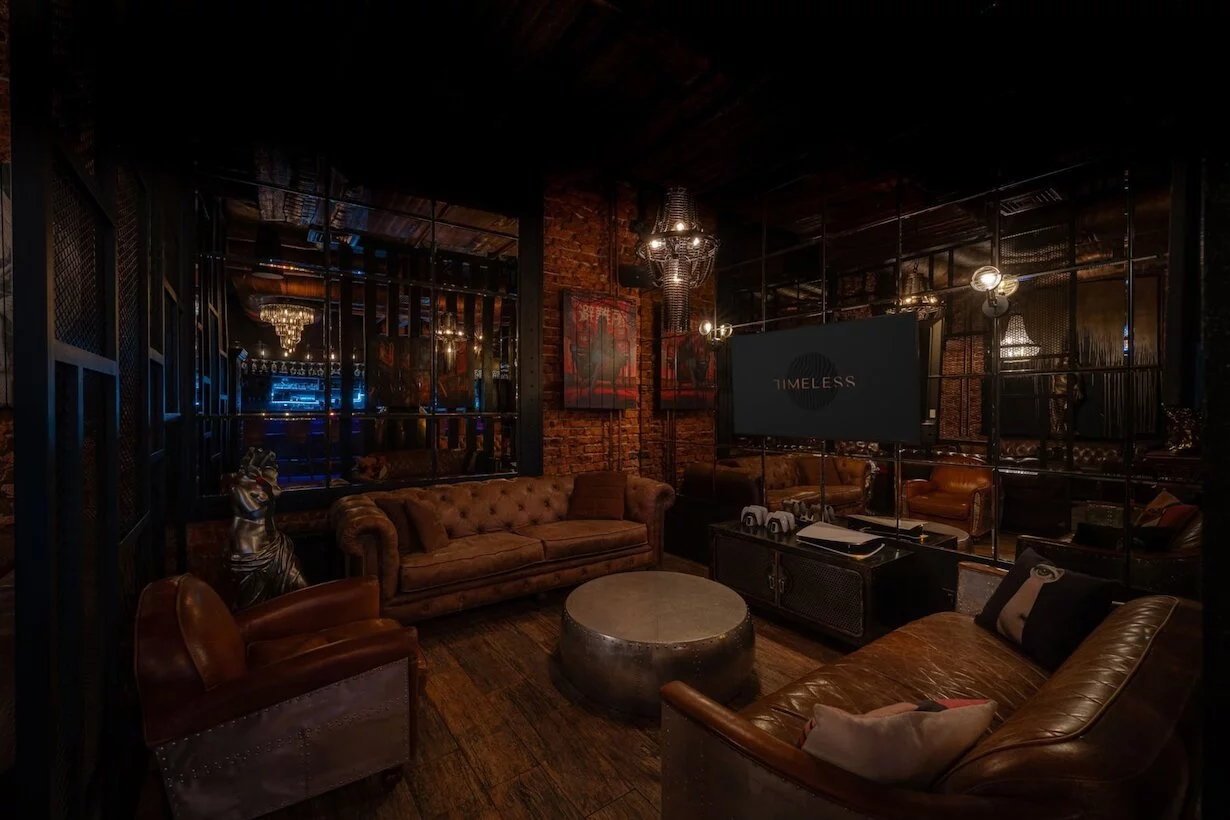 Интерьер/Экстерьер/Банкетная зона/Бар/Стол для двоих/Вход/Главный зал/Lounge зона кальянная Timeless Маяковская фото