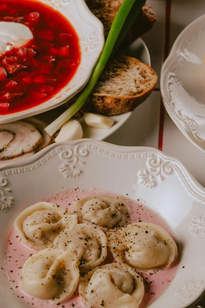 Интерьер/Экстерьер/Банкетная зона/Бар/Стол для двоих/Вход/Главный зал/Lounge зона рюмочная Богема фото