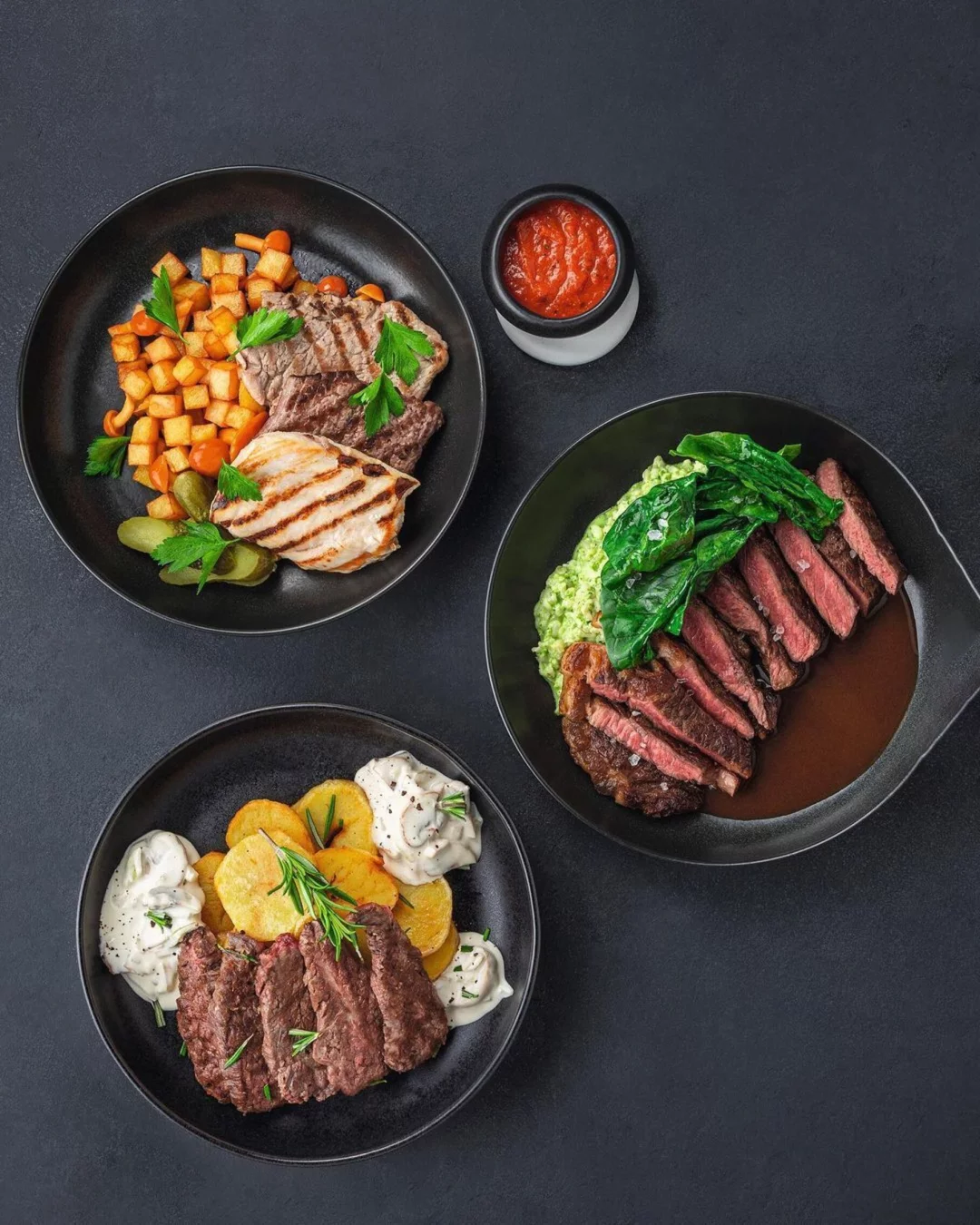 Интерьер/Экстерьер/Банкетная зона/Бар/Стол для двоих/Вход/Главный зал/Lounge зона корнер Токио-City фото