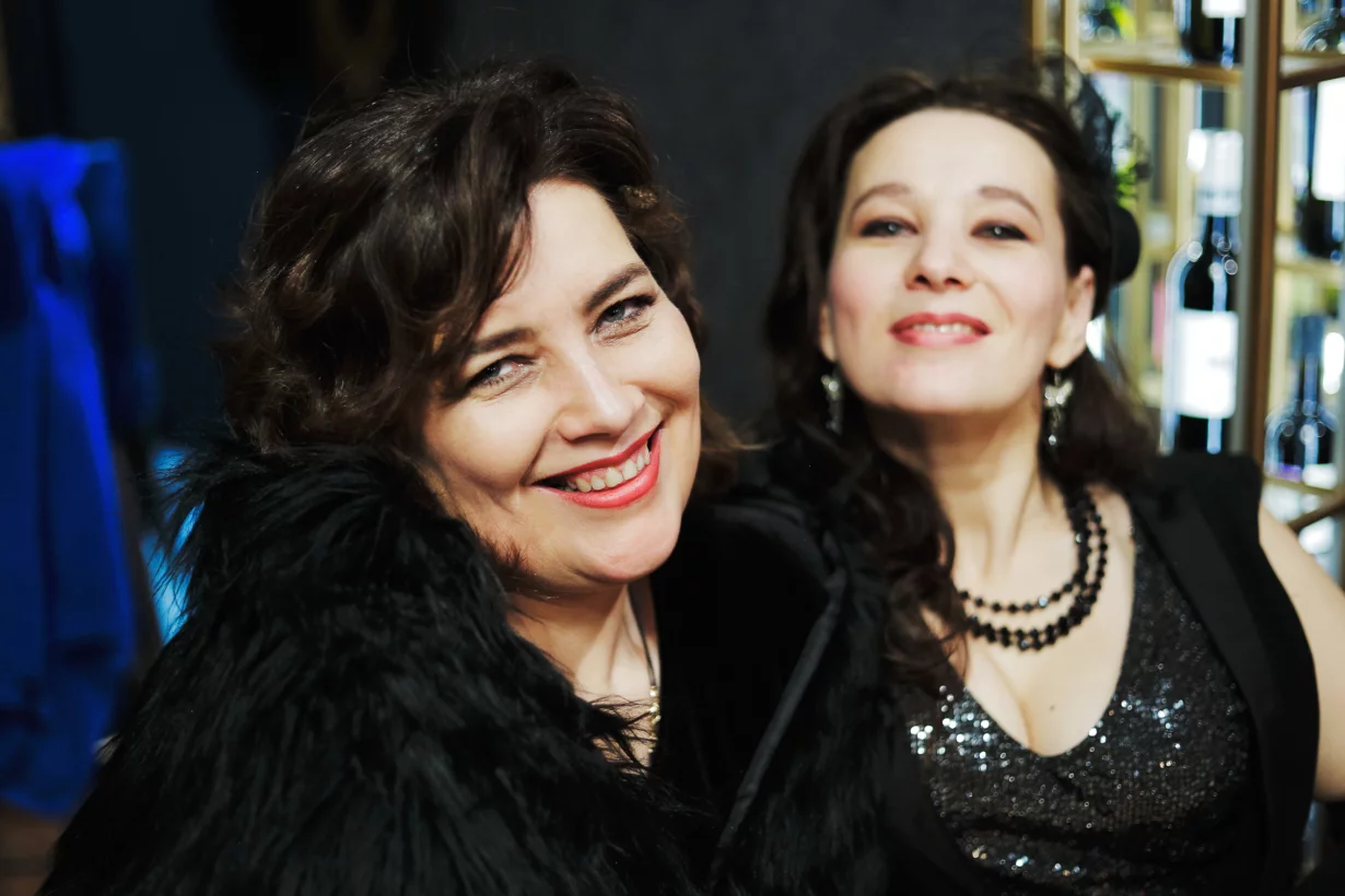 Интерьер/Экстерьер/Банкетная зона/Бар/Стол для двоих/Вход/Главный зал/Lounge зона бар Wine Story фото