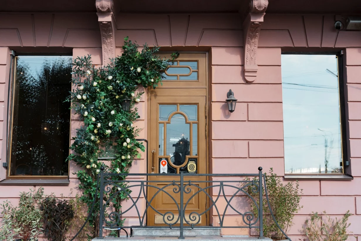 Интерьер/Экстерьер/Банкетная зона/Бар/Стол для двоих/Вход/Главный зал/Lounge зона ресторан Sapori di Italia фото