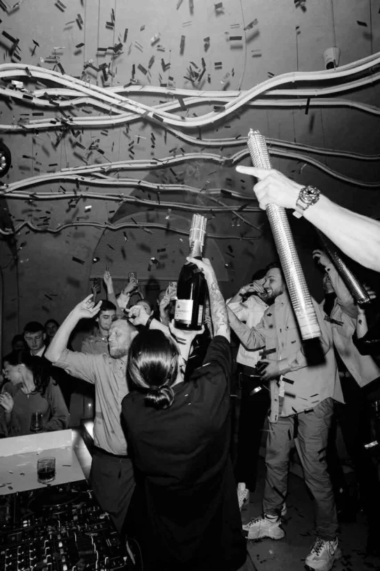 Интерьер/Экстерьер/Банкетная зона/Бар/Стол для двоих/Вход/Главный зал/Lounge зона клуб Department 57 фото