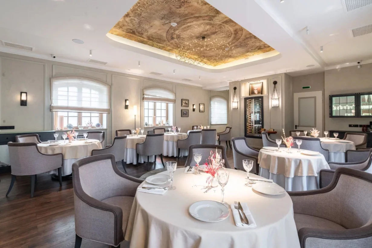 Большой зал 1 этаж Кот Бегемот