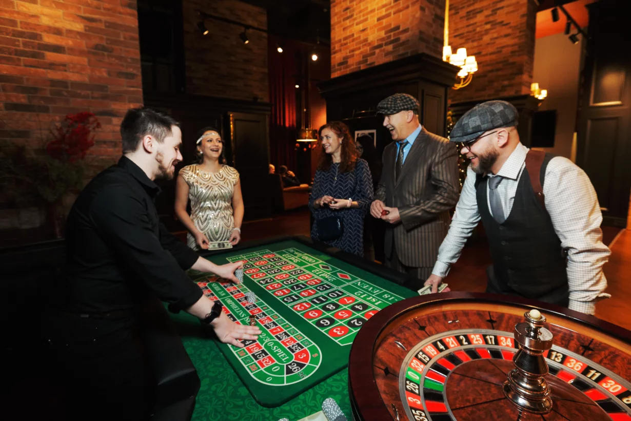 Интерьер/Экстерьер/Банкетная зона/Бар/Стол для двоих/Вход/Главный зал/Lounge зона бар Wine Story фото