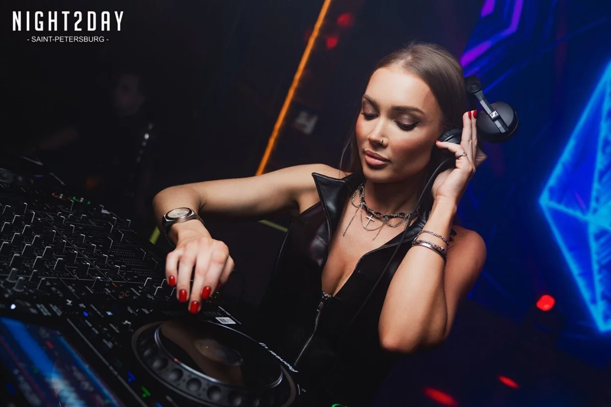 Интерьер/Экстерьер/Банкетная зона/Бар/Стол для двоих/Вход/Главный зал/Lounge зона клуб Project фото