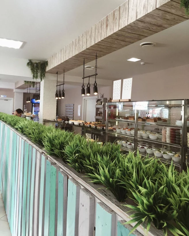 Интерьер/Экстерьер/Банкетная зона/Бар/Стол для двоих/Вход/Главный зал/Lounge зона столовая Фуди фото