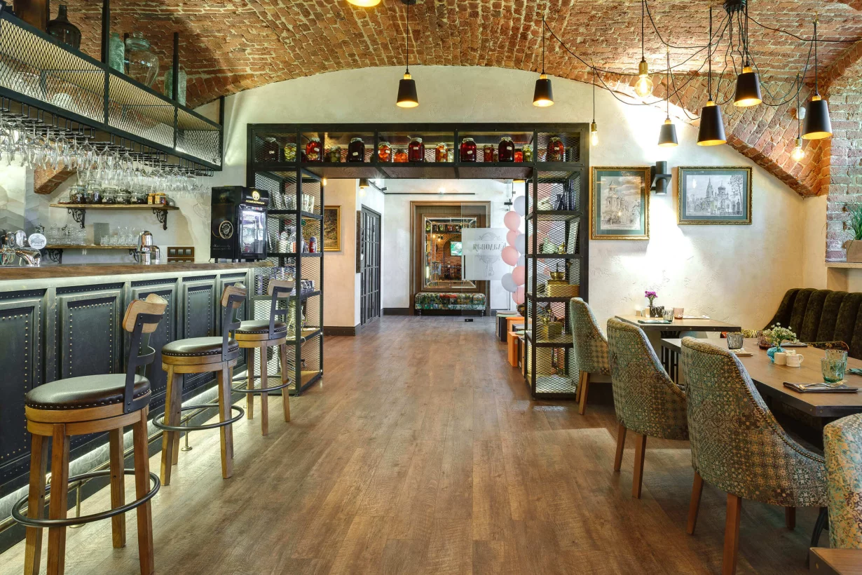 Интерьер/Экстерьер/Банкетная зона/Бар/Стол для двоих/Вход/Главный зал/Lounge зона ресторан Кладовая фото