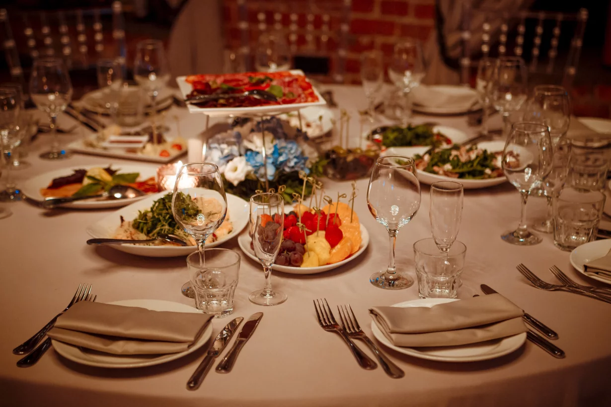 Интерьер/Экстерьер/Банкетная зона/Бар/Стол для двоих/Вход/Главный зал/Lounge зона банкетный зал Rochdale Hall фото