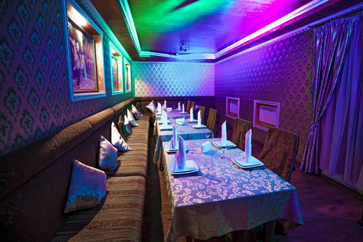 Интерьер/Экстерьер/Банкетная зона/Бар/Стол для двоих/Вход/Главный зал/Lounge зона ресторан Шах Баку фото