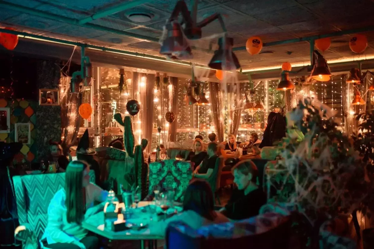 Интерьер/Экстерьер/Банкетная зона/Бар/Стол для двоих/Вход/Главный зал/Lounge зона пиццерия Pizz'n'roll фото