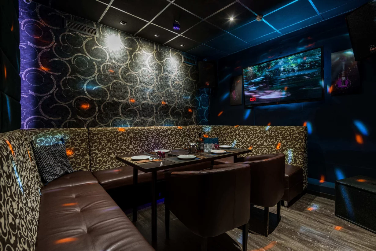 Картинки RED BAR KARAOKE ПРОСП ЛЕНИНА 40