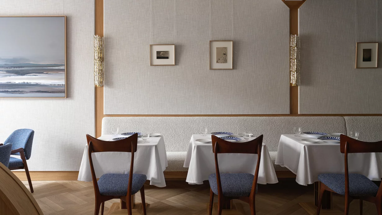 Интерьер/Экстерьер/Банкетная зона/Бар/Стол для двоих/Вход/Главный зал/Lounge зона ресторан Leo фото