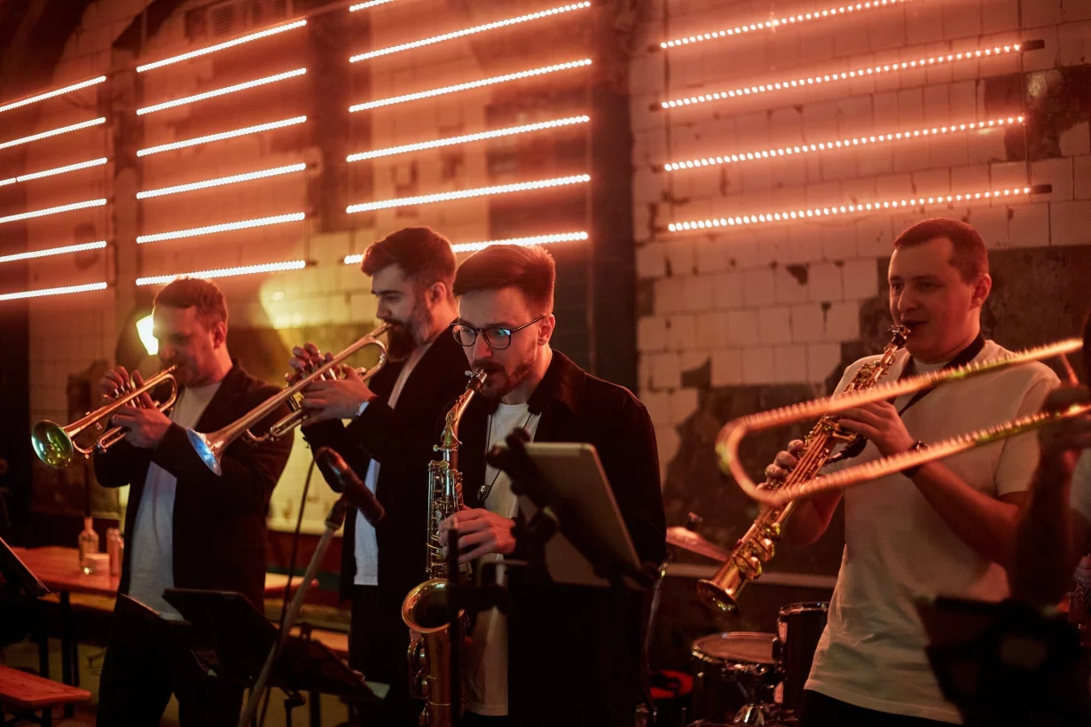 Интерьер/Экстерьер/Банкетная зона/Бар/Стол для двоих/Вход/Главный зал/Lounge зона бар AF Brew Taproom фото