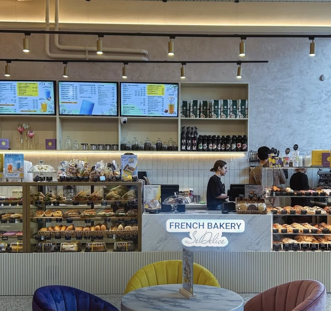Интерьер/Экстерьер/Банкетная зона/Бар/Стол для двоих/Вход/Главный зал/Lounge зона кафе French Bakery SeDelice фото