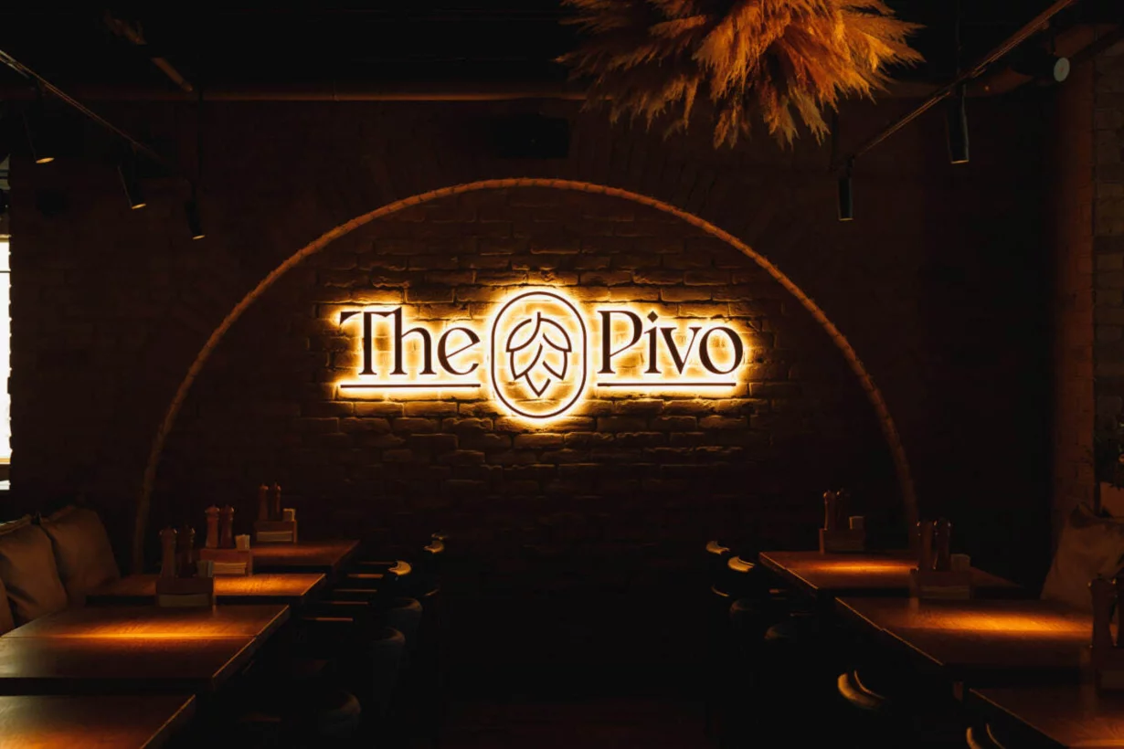 Интерьер/Экстерьер/Банкетная зона/Бар/Стол для двоих/Вход/Главный зал/Lounge зона ресторан The Pivo фото