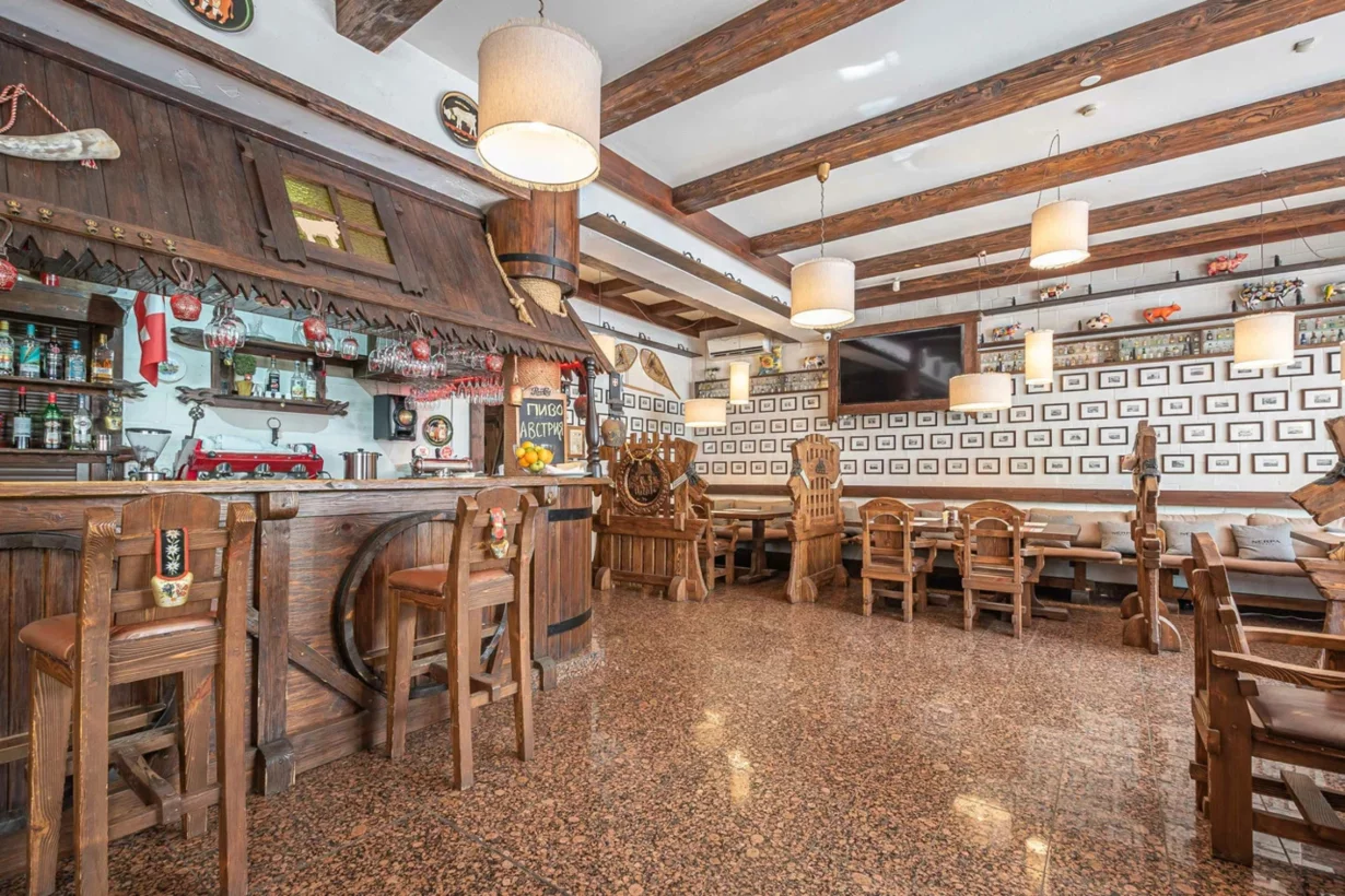 Основной зал Swiss Yard