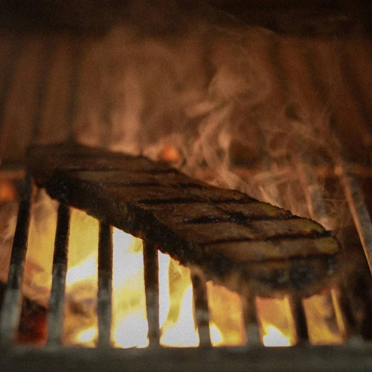 Интерьер/Экстерьер/Банкетная зона/Бар/Стол для двоих/Вход/Главный зал/Lounge зона паб Axiom Pub фото