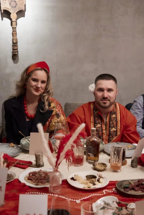 Интерьер/Экстерьер/Банкетная зона/Бар/Стол для двоих/Вход/Главный зал/Lounge зона ресторан Ёшки Матрёшки фото