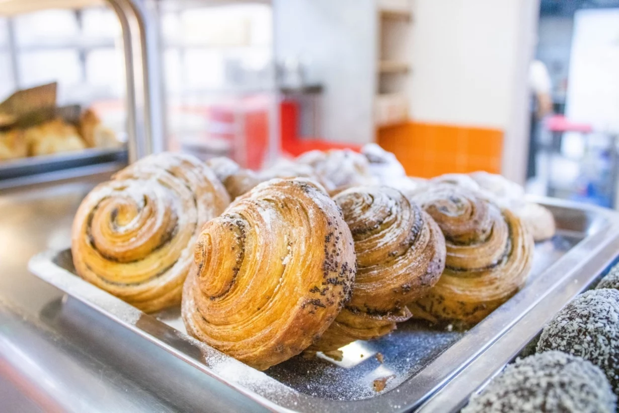 Интерьер/Экстерьер/Банкетная зона/Бар/Стол для двоих/Вход/Главный зал/Lounge зона столовая Добрая столовая фото