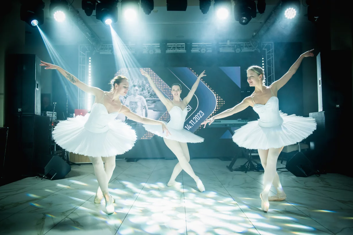 Интерьер/Экстерьер/Банкетная зона/Бар/Стол для двоих/Вход/Главный зал/Lounge зона ресторан Пространство 360 фото