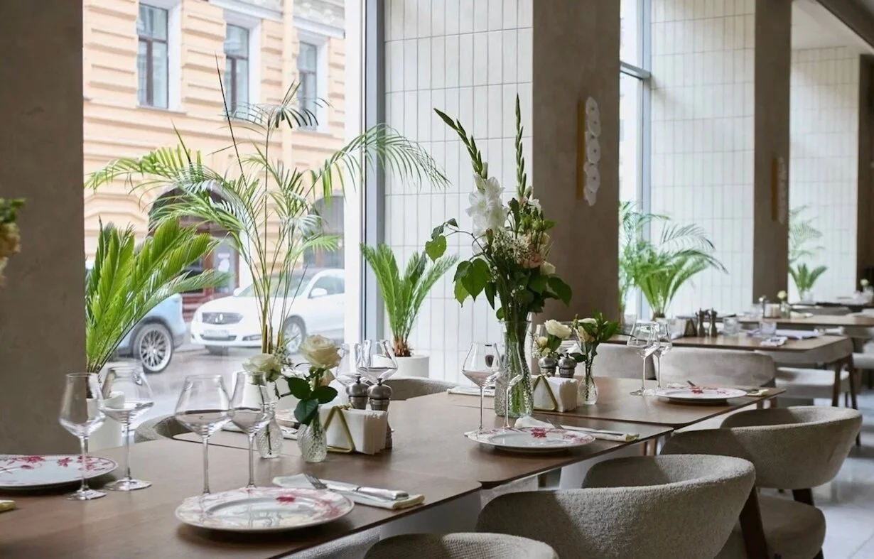 Интерьер/Экстерьер/Банкетная зона/Бар/Стол для двоих/Вход/Главный зал/Lounge зона ресторан Meze фото