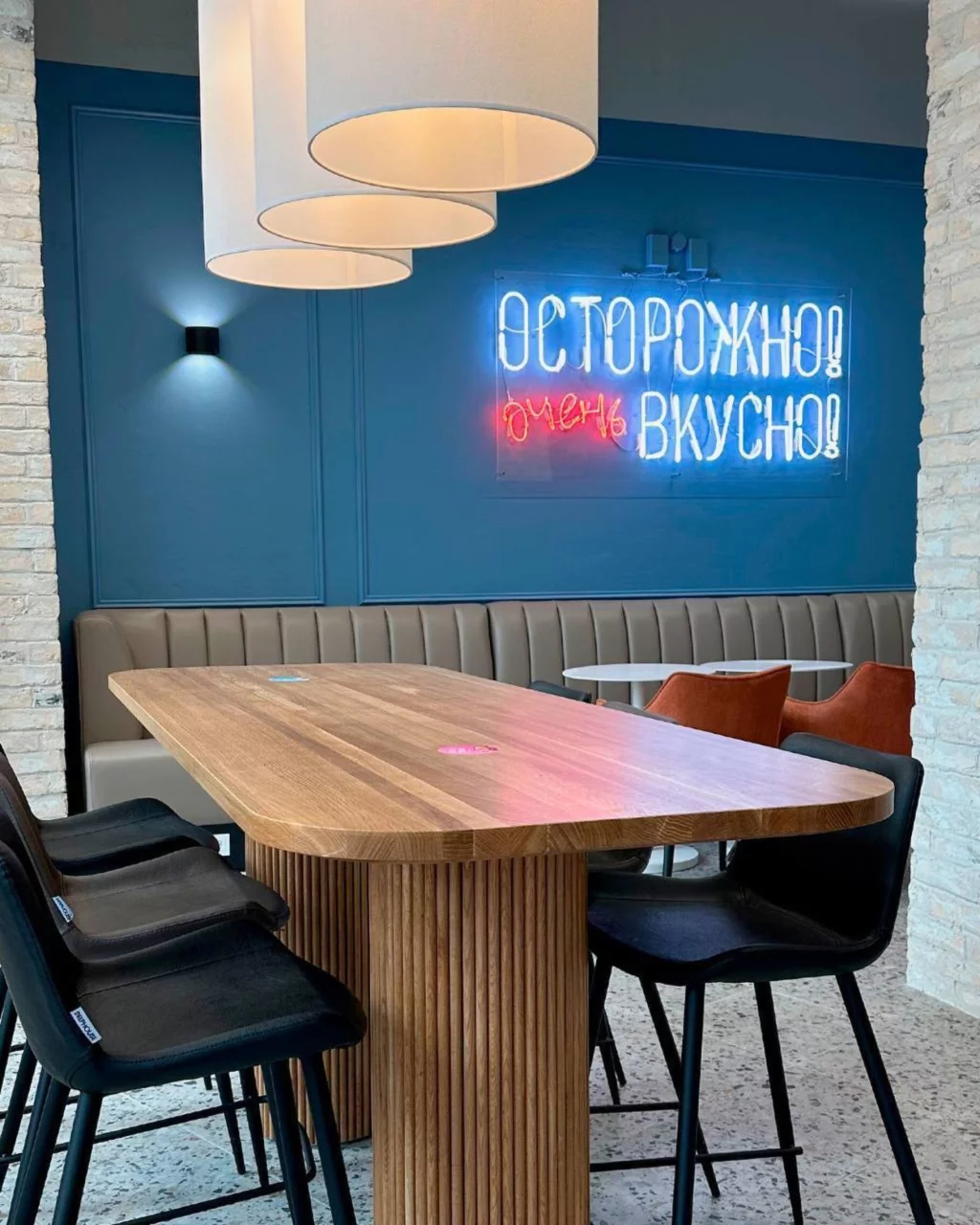 Интерьер/Экстерьер/Банкетная зона/Бар/Стол для двоих/Вход/Главный зал/Lounge зона кафе Цех 85 фото