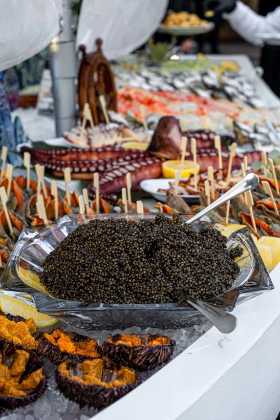 Интерьер/Экстерьер/Банкетная зона/Бар/Стол для двоих/Вход/Главный зал/Lounge зона ресторан La Marée фото