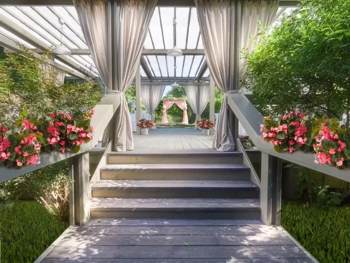 Шатер в саду Времена года