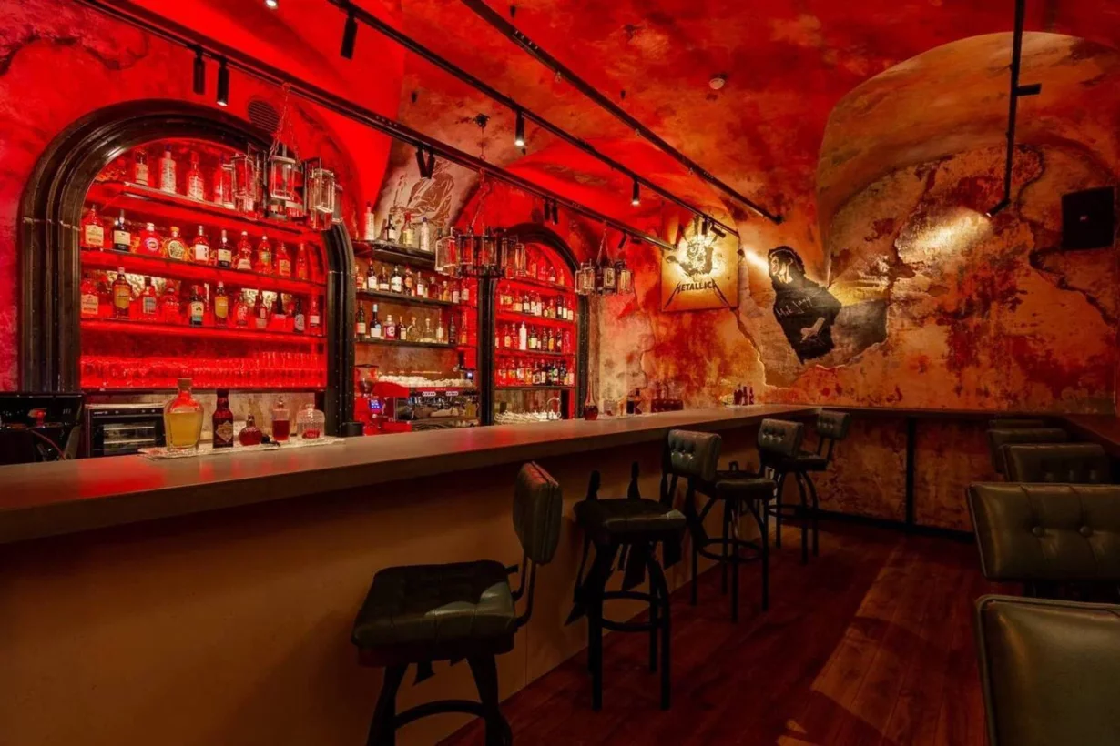 Интерьер/Экстерьер/Банкетная зона/Бар/Стол для двоих/Вход/Главный зал/Lounge зона ресторан Кэф фото