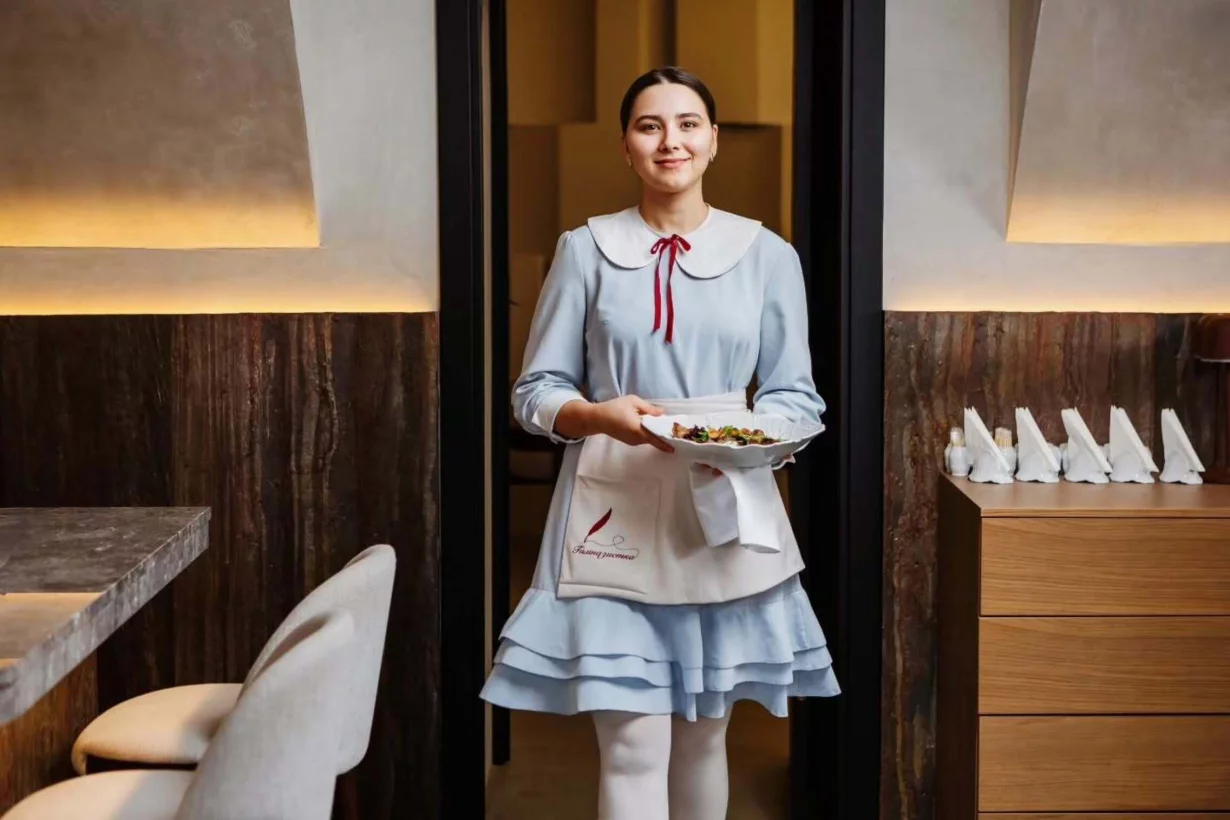 Интерьер/Экстерьер/Банкетная зона/Бар/Стол для двоих/Вход/Главный зал/Lounge зона ресторан Гимназистка фото