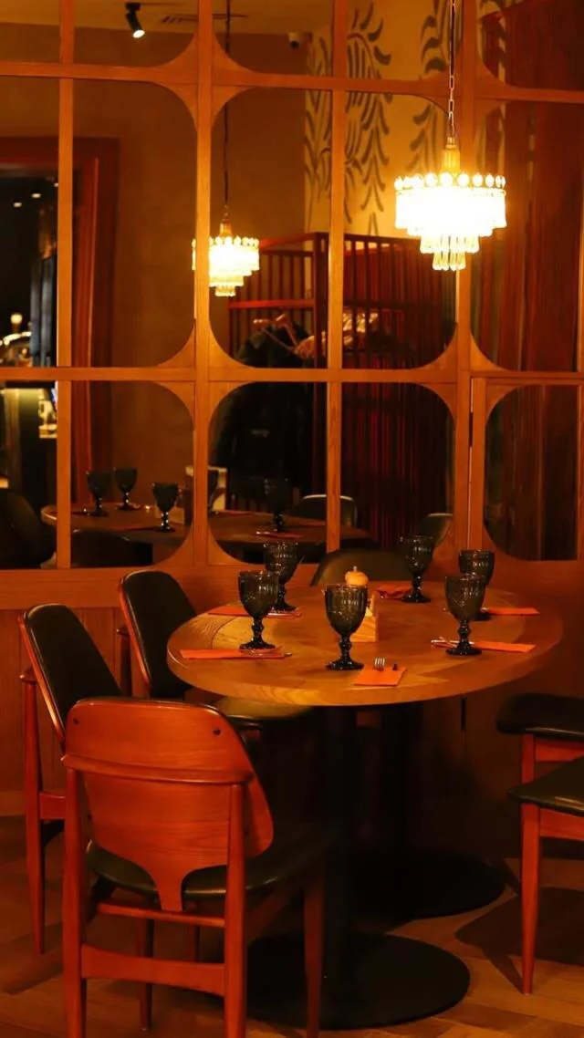 Интерьер/Экстерьер/Банкетная зона/Бар/Стол для двоих/Вход/Главный зал/Lounge зона ресторан Грузинские истории фото