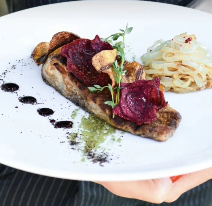 Интерьер/Экстерьер/Банкетная зона/Бар/Стол для двоих/Вход/Главный зал/Lounge зона бар Scher Hof фото